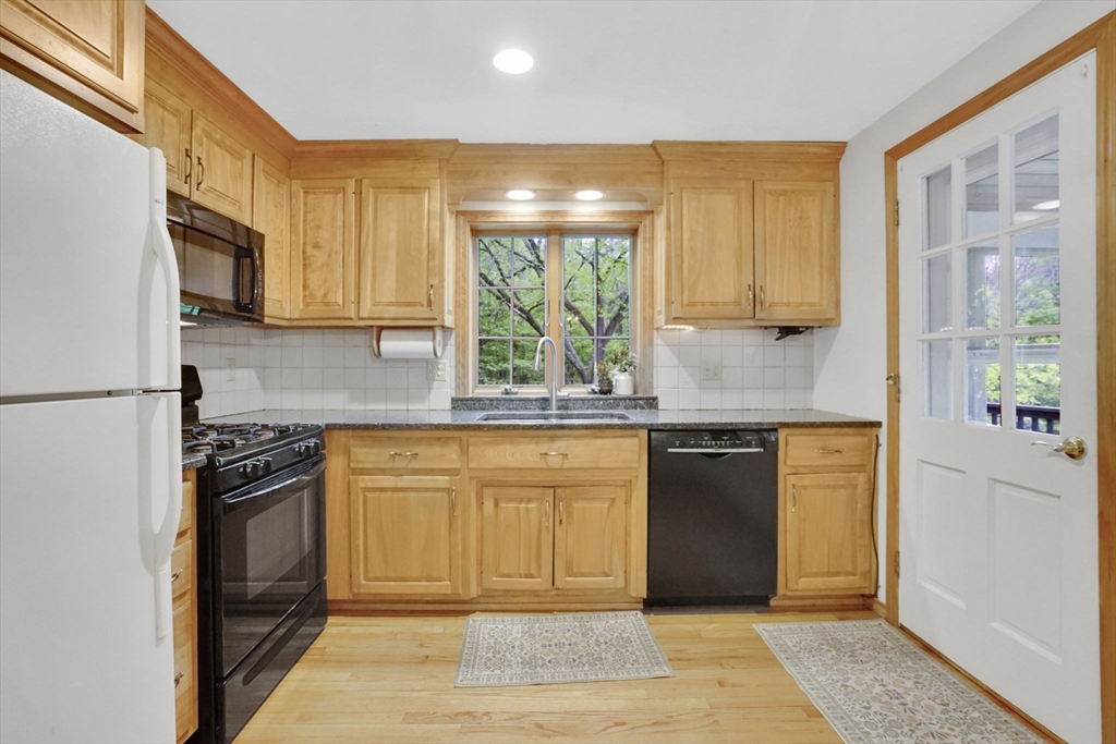 6 Garden Ln