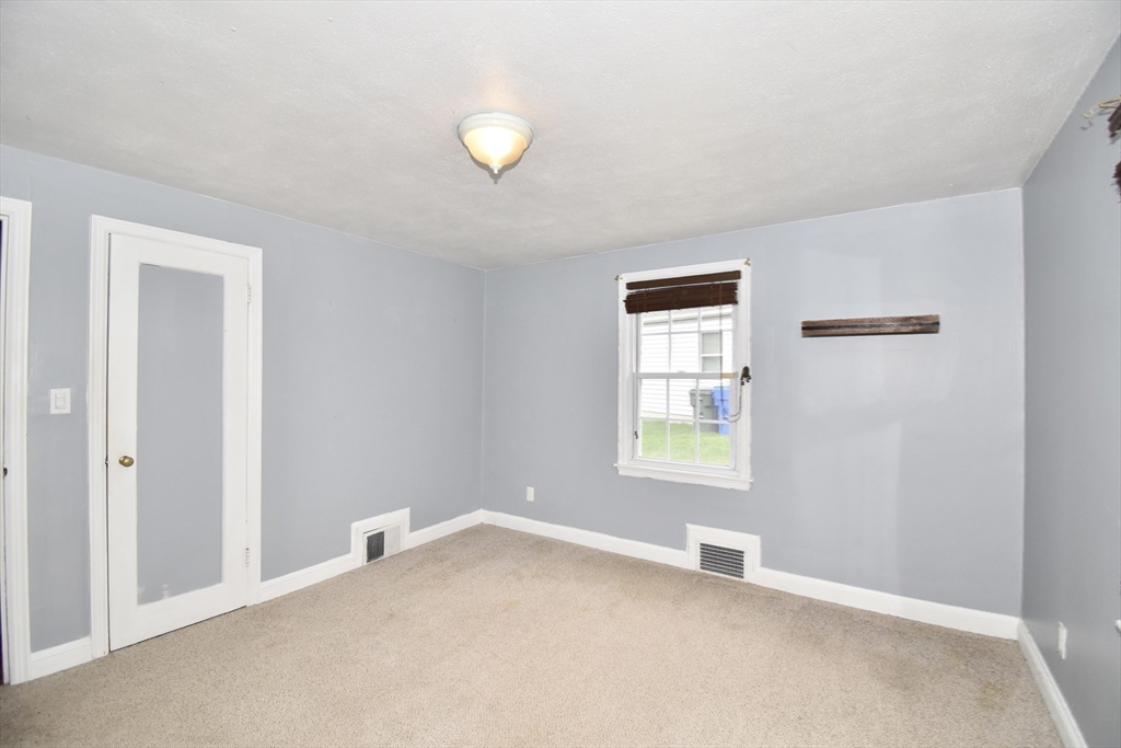 Springfield, Massachusetts 01108, United States, 3 Bedrooms Bedrooms, ,1 BathroomBathrooms,Residential,Pending,114857