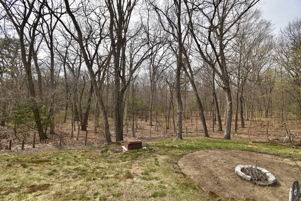 Springfield, Massachusetts 01108, United States, 3 Bedrooms Bedrooms, ,1 BathroomBathrooms,Residential,Pending,114857