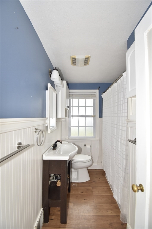 Springfield, Massachusetts 01108, United States, 3 Bedrooms Bedrooms, ,1 BathroomBathrooms,Residential,Pending,114857