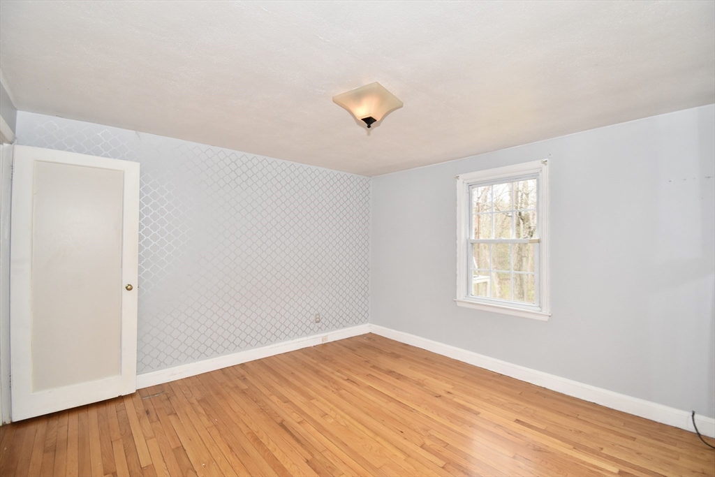 Springfield, Massachusetts 01108, United States, 3 Bedrooms Bedrooms, ,1 BathroomBathrooms,Residential,Pending,114857