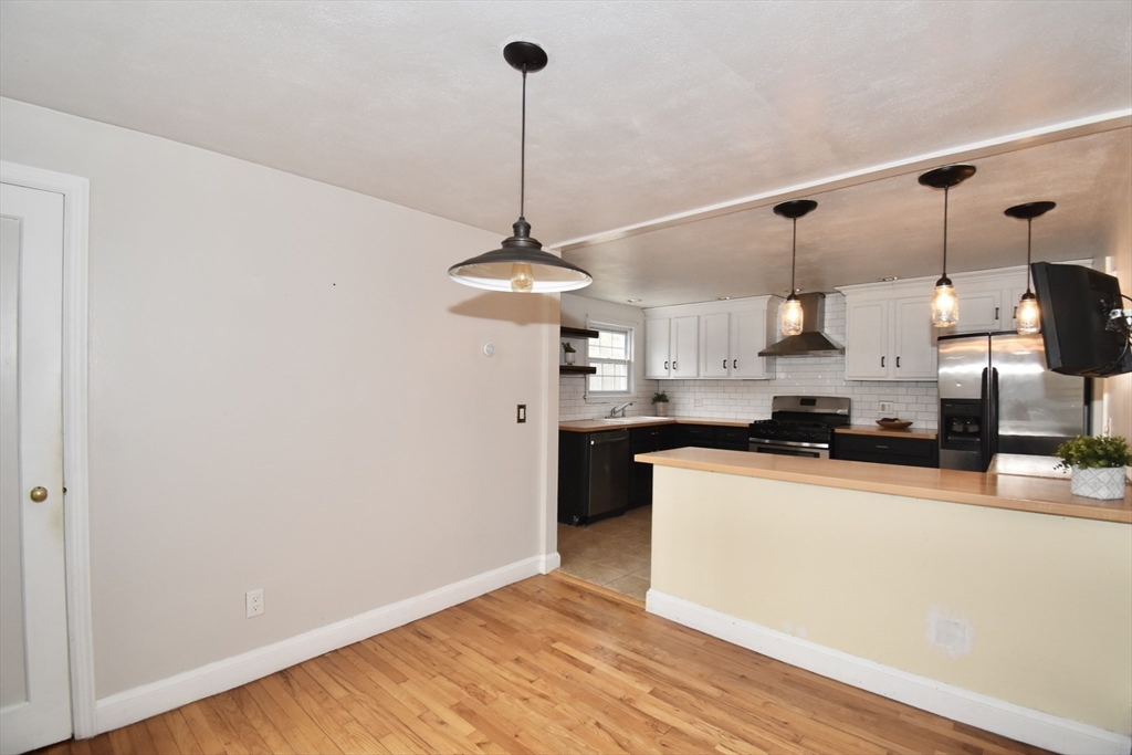 Springfield, Massachusetts 01108, United States, 3 Bedrooms Bedrooms, ,1 BathroomBathrooms,Residential,Pending,114857