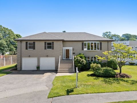 6 Gavin Cir Stoneham MA 02180