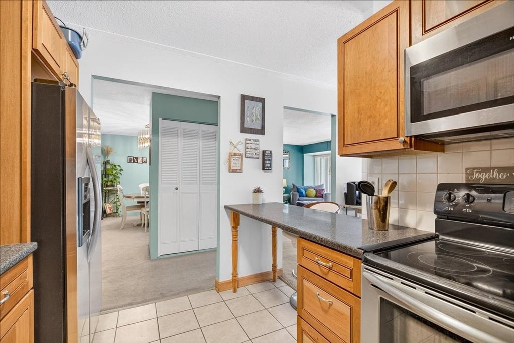 55 Tall Oaks Dr 402, Weymouth MA 02190