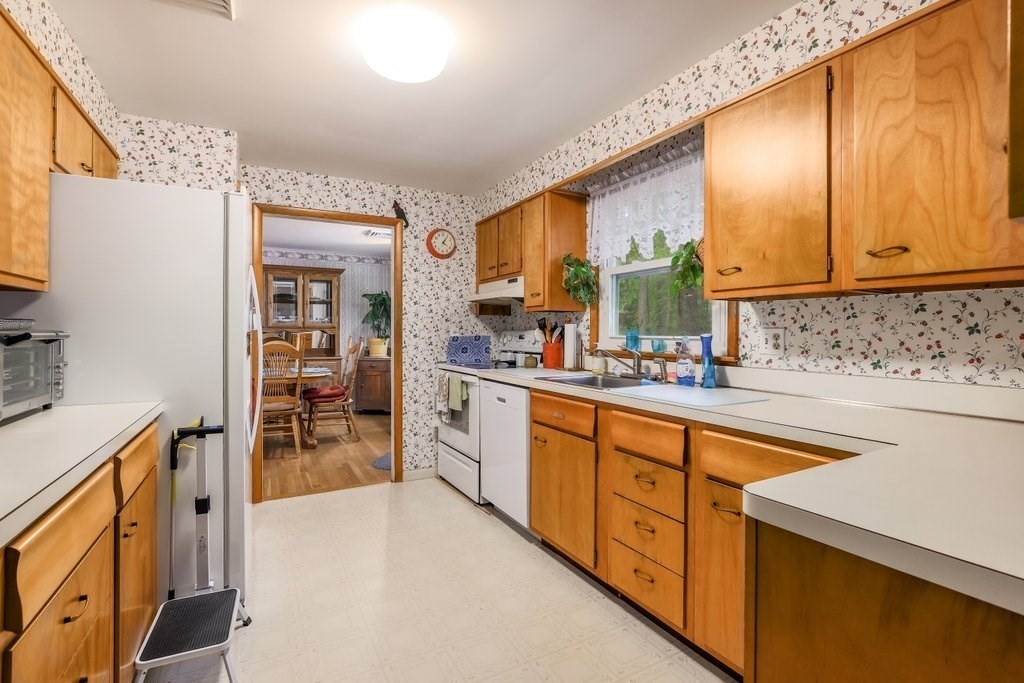 45 Surrey Ln
