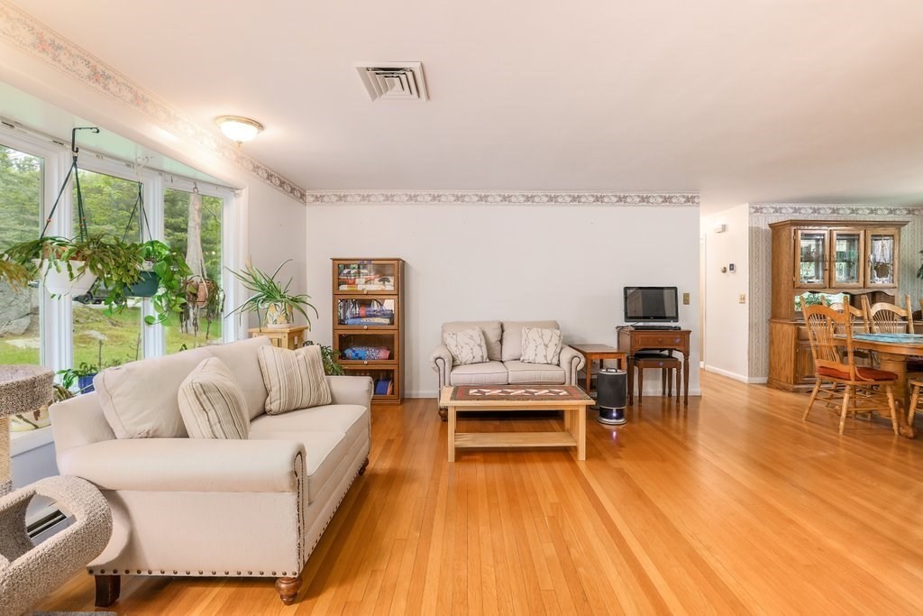 45 Surrey Ln