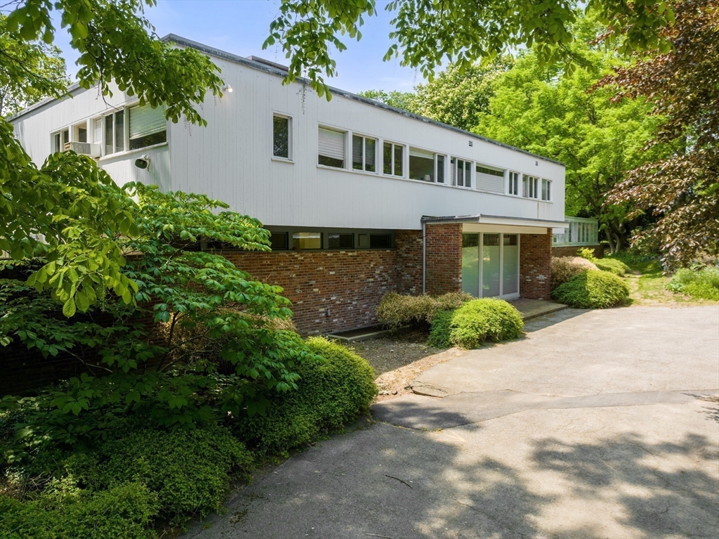 24 Essex Rd