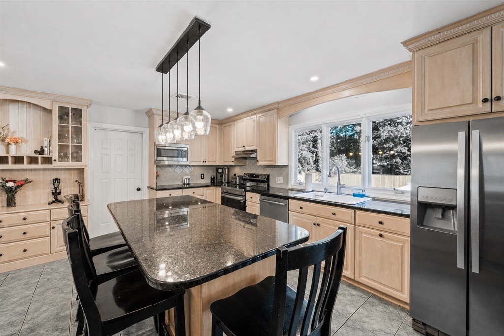 114 Longwater Dr