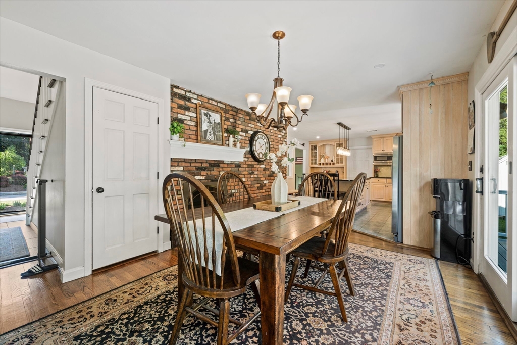 114 Longwater Dr