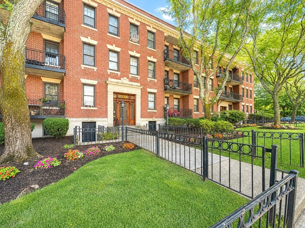 1758 Commonwealth Ave #3, Boston, MA, 1758 Commonwealth Ave #3, Boston, MA Photo #1