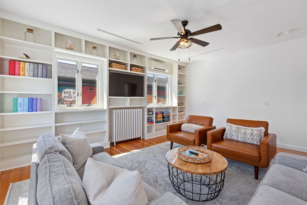 290 Commercial Street 2B