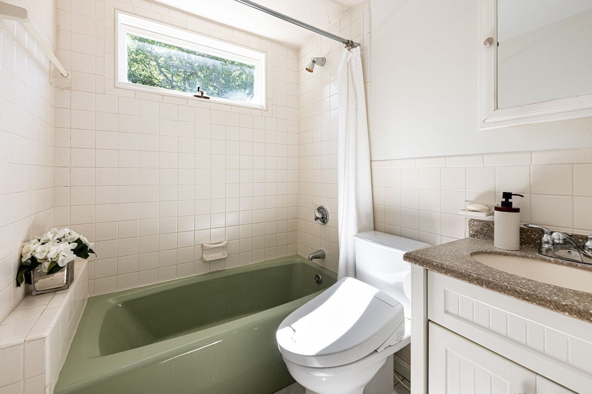 28 Middle St, Lexington, MA Photo #11