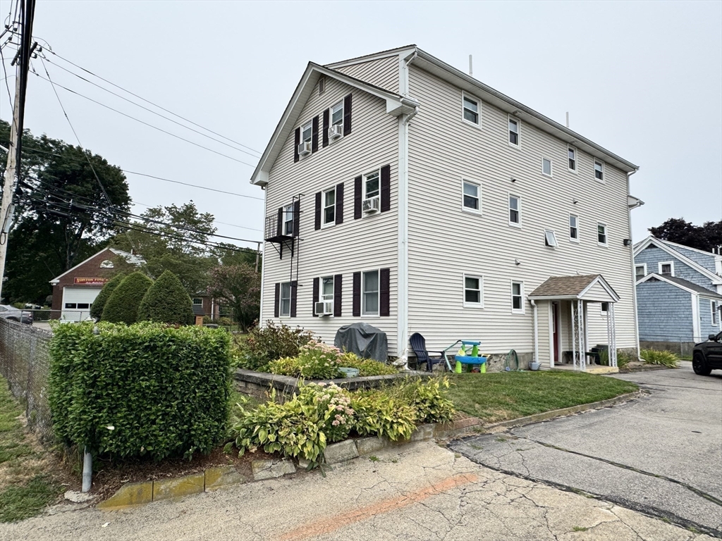 156 Barrows St 3