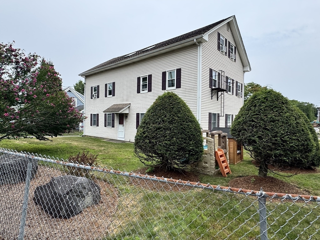 156 Barrows St 3