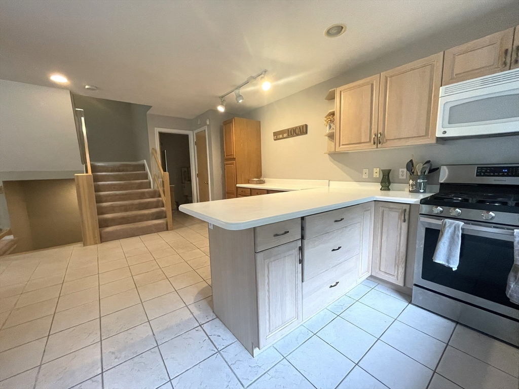 421 Captain Eames Cir 421