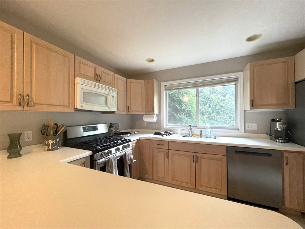 421 Captain Eames Cir 421