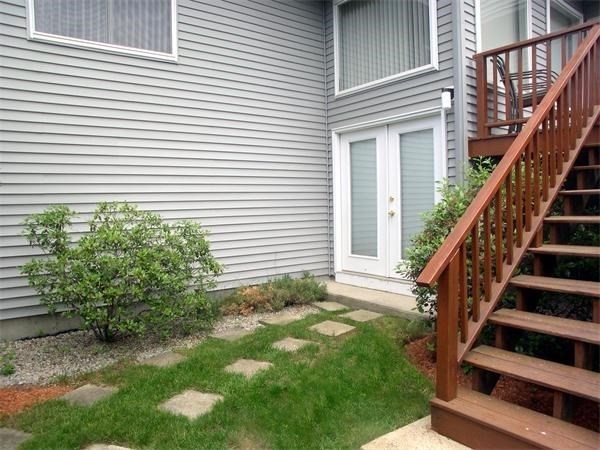 421 Captain Eames Cir 421