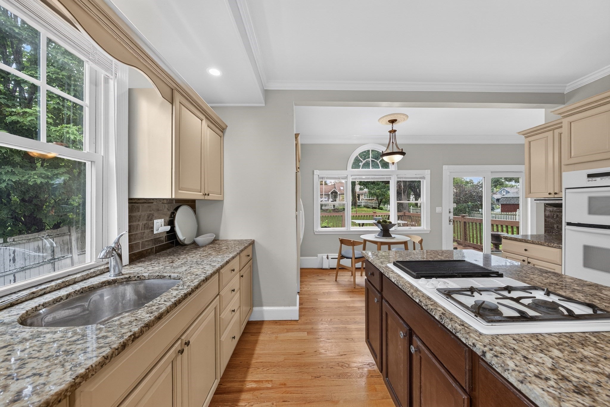 41 Maple St, Stoneham, MA Photo #12