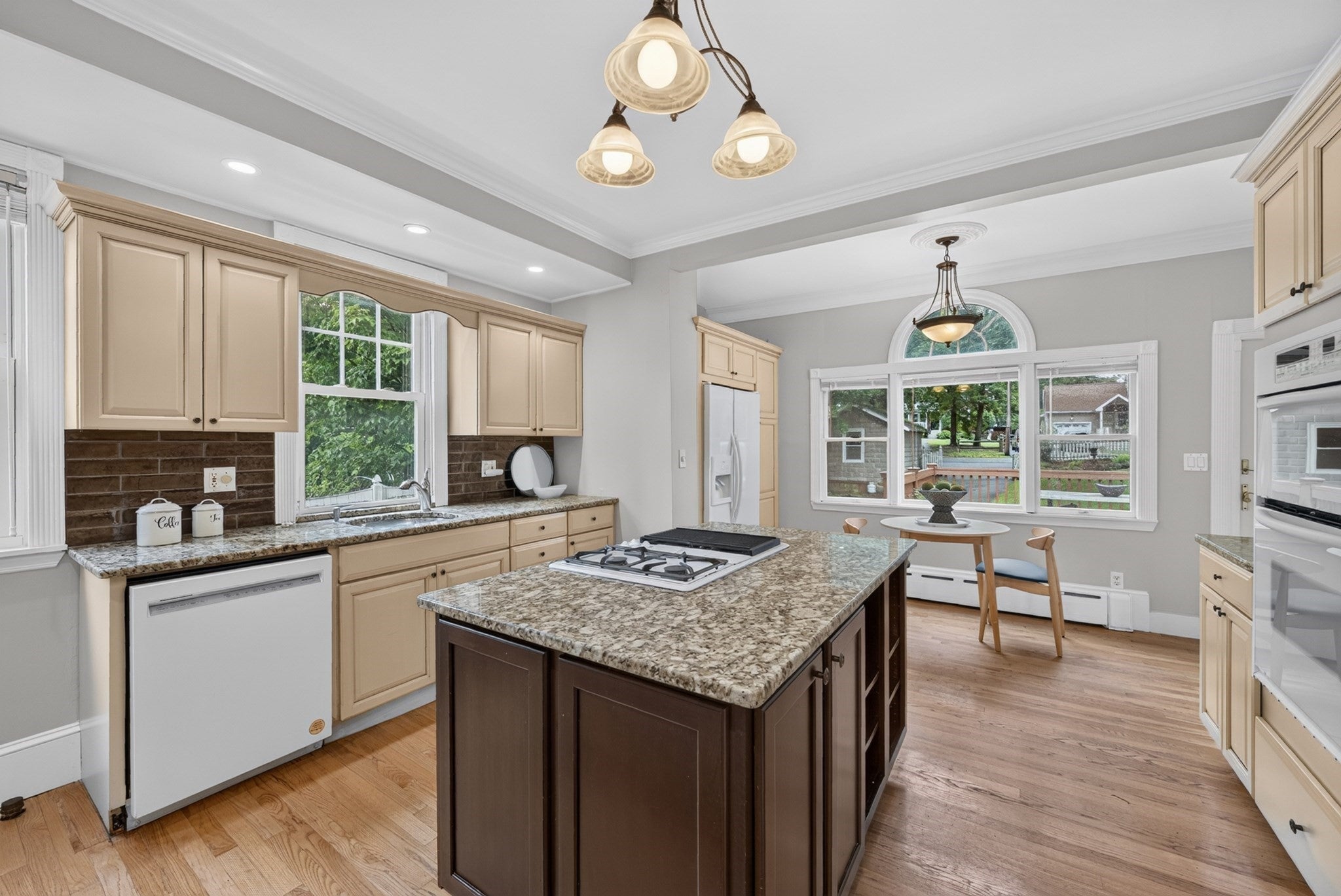 41 Maple St, Stoneham, MA Photo #11