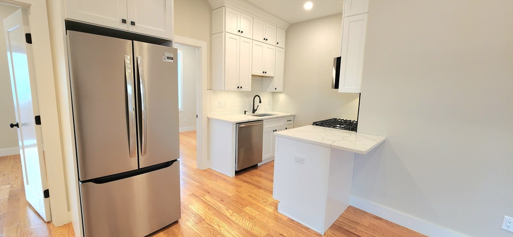 Click for 58 Lubec ST #6, Boston, MA slideshow Click for 58 Lubec ST #6, Boston, MA slideshow