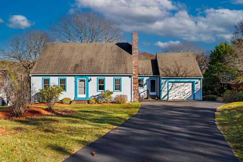 23 Meadowood Ln Falmouth MA 02536