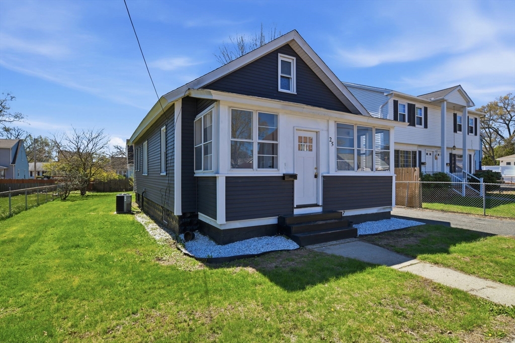25 Victoria St, Springfield, MA Photo #1