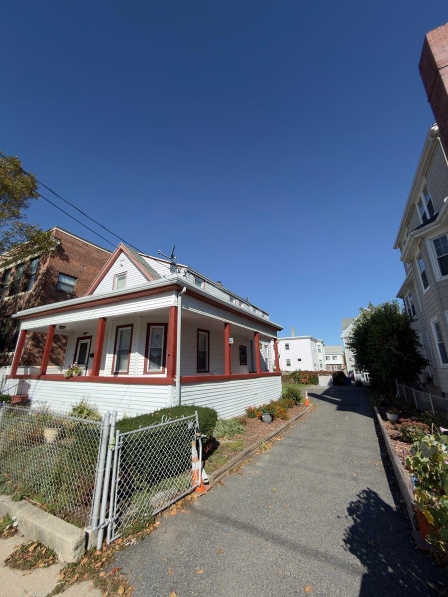 14 Irwin St