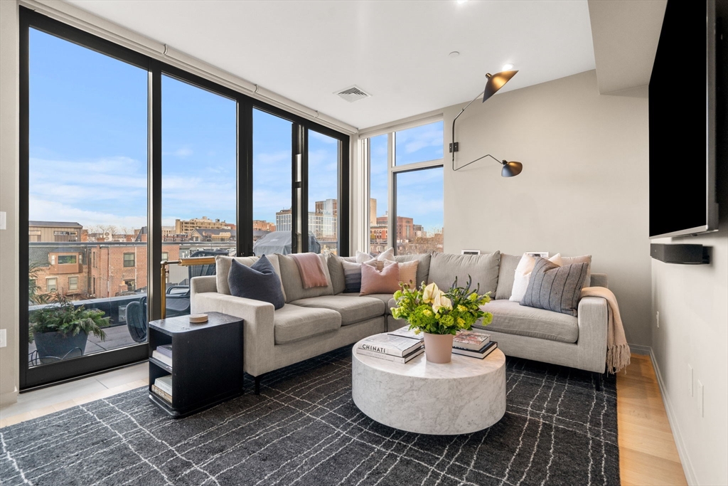 7 East Springfield PH6