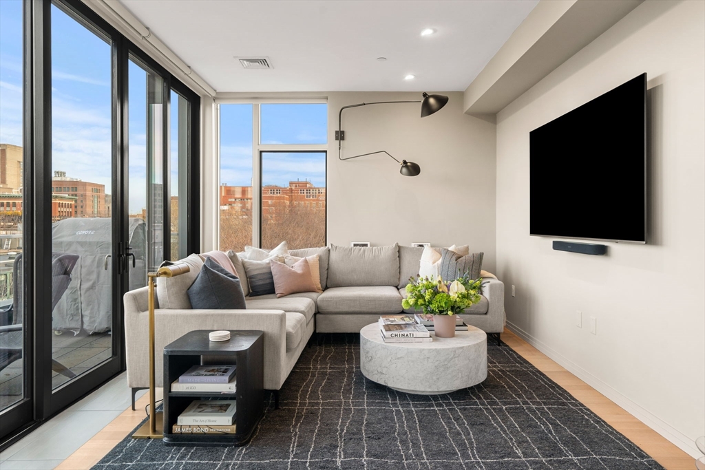 7 East Springfield PH6