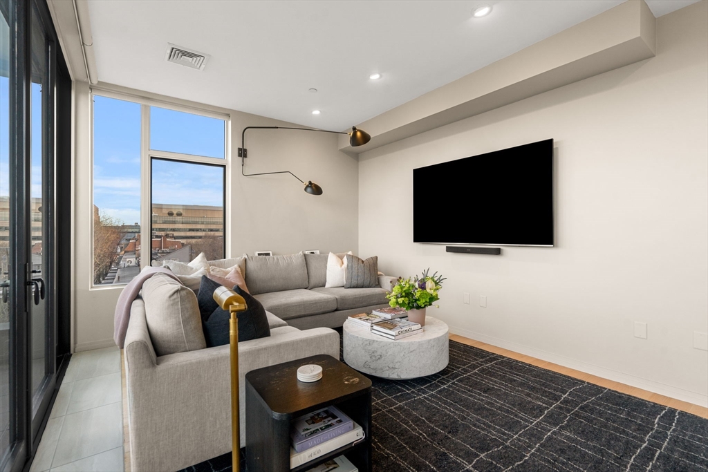 7 East Springfield PH6