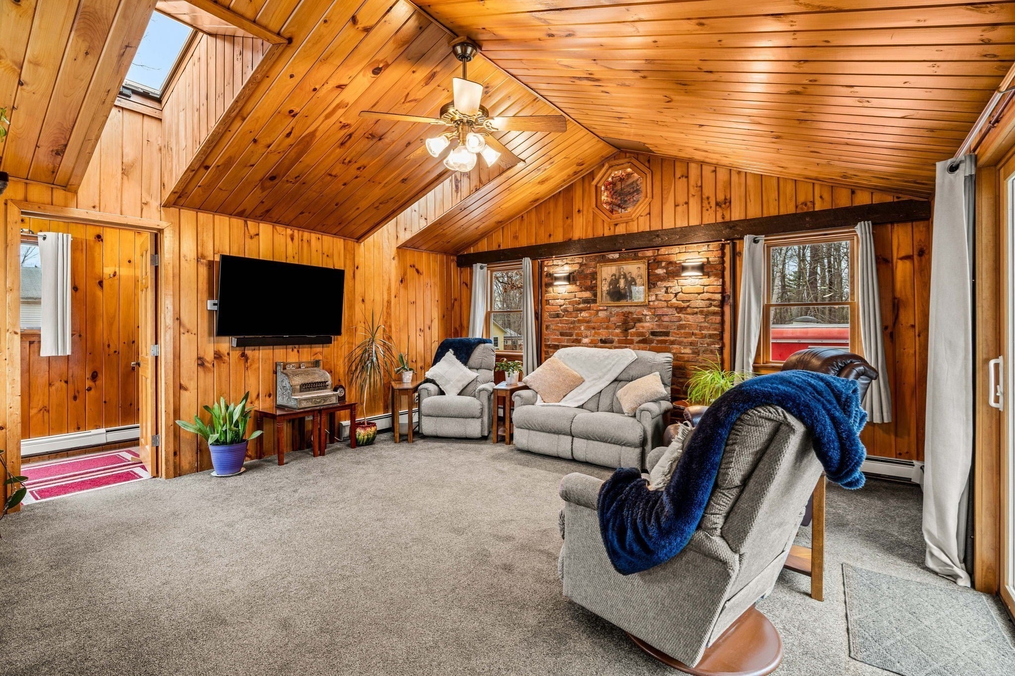 57 Richardson Ave, Dracut, MA Photo #8