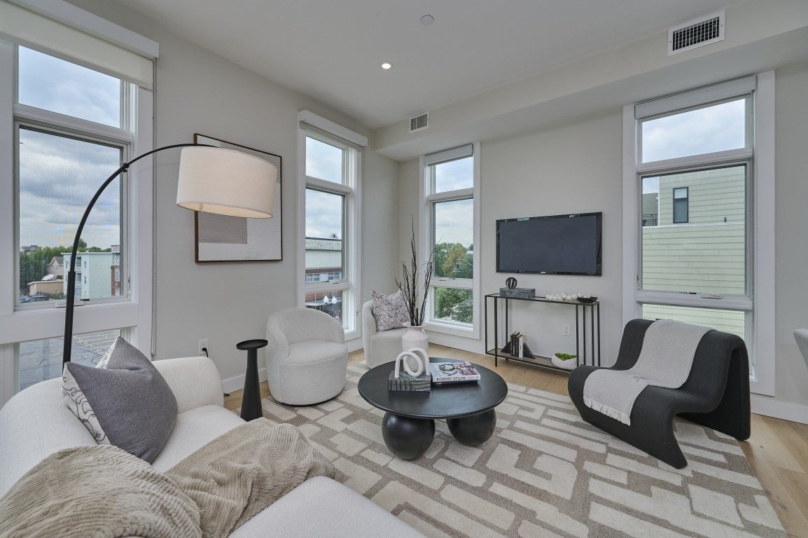 471 Somerville Ave 3