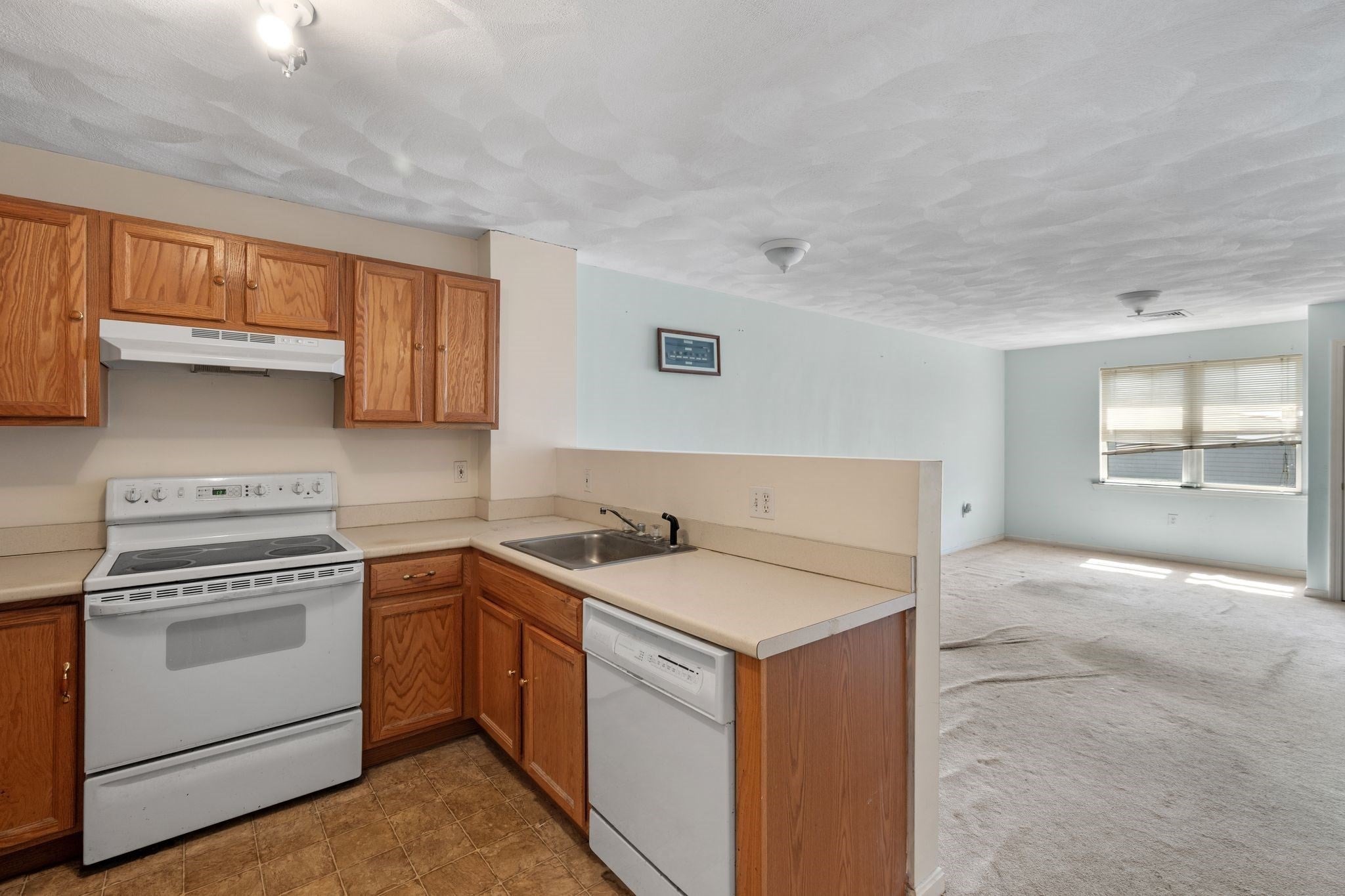 107 Foster St #304, Peabody, MA, 107 Foster St #304, Peabody, MA Photo #3