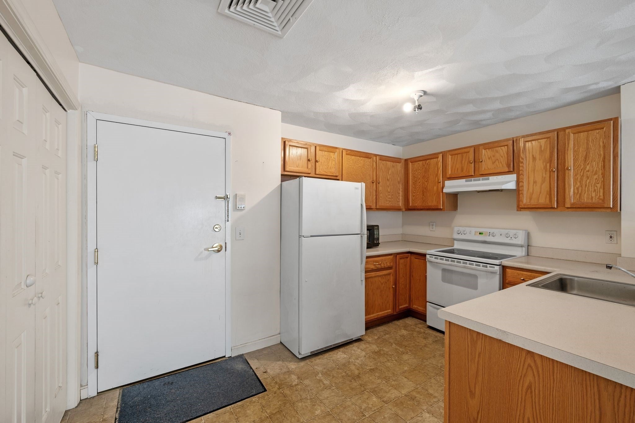 107 Foster St #304, Peabody, MA, 107 Foster St #304, Peabody, MA Photo #4