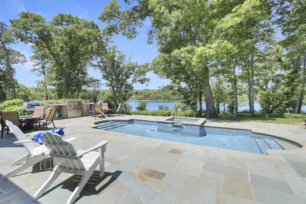 385 Barnes Rd