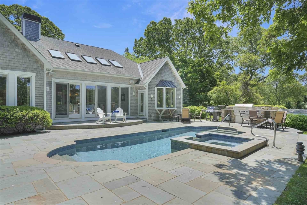 385 Barnes Rd