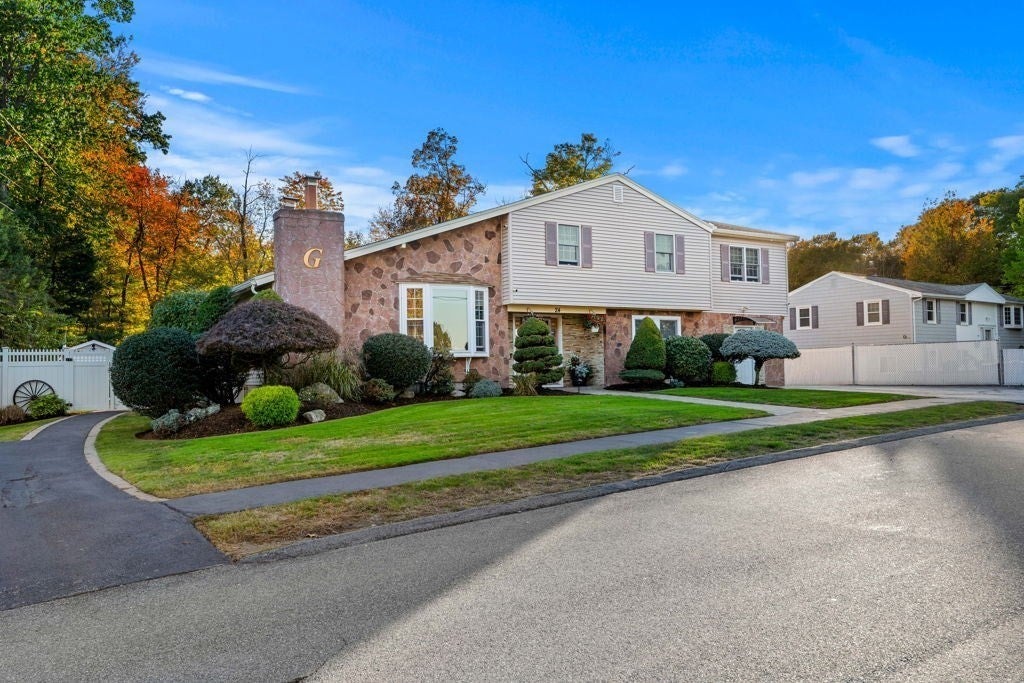 24 Tumelty RD, Peabody, MA Photo #2