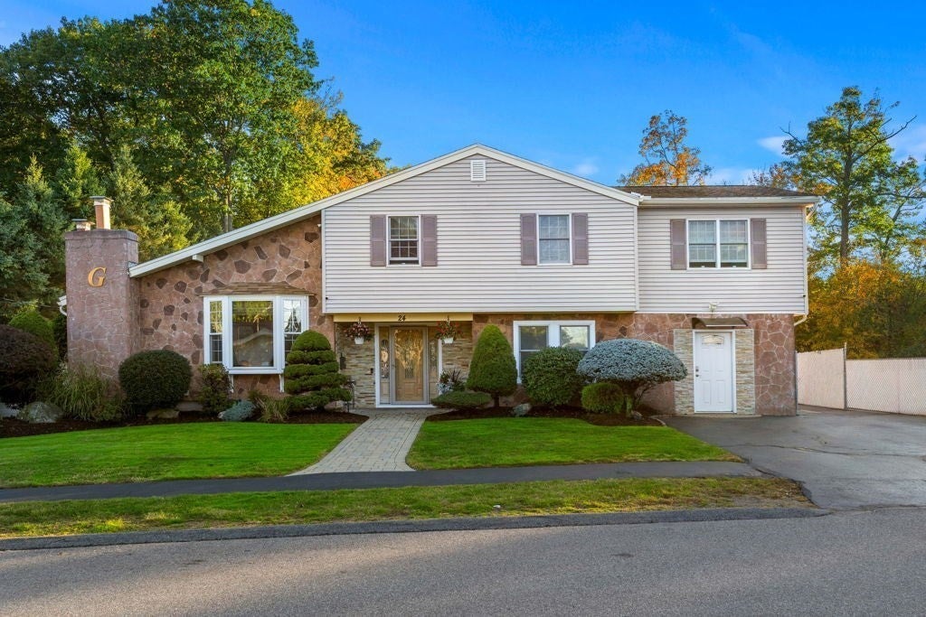 24 Tumelty RD, Peabody, MA Photo #1