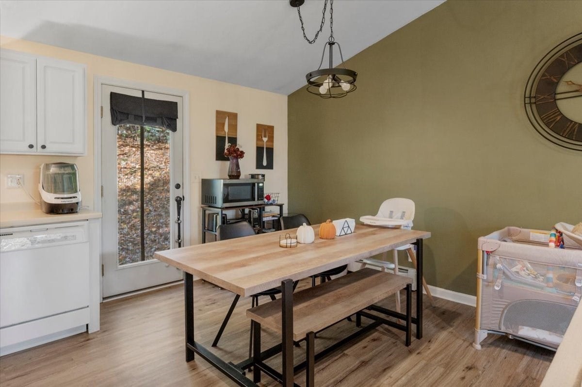 424 Dennison Dr, Southbridge, MA Photo #7