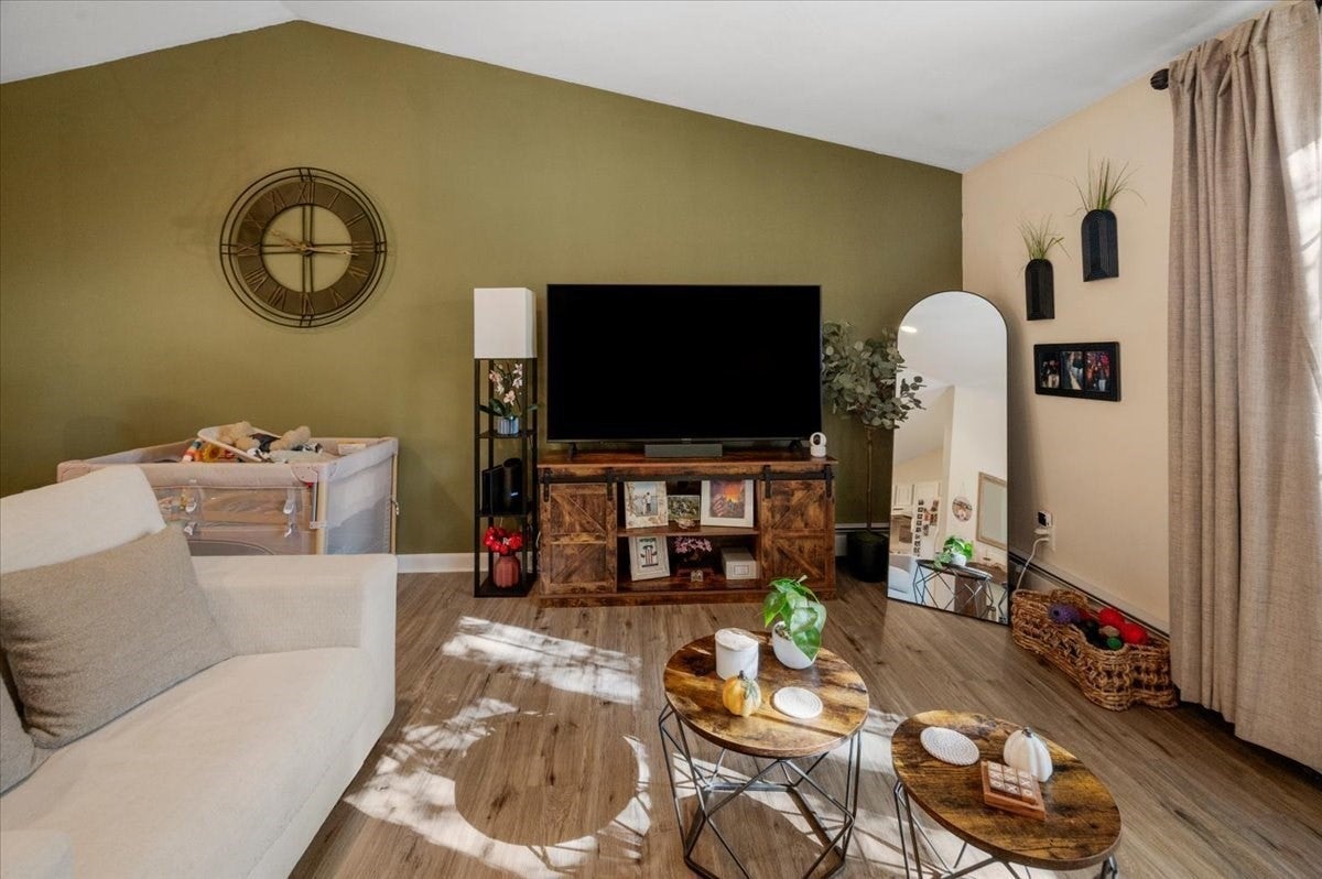 424 Dennison Dr, Southbridge, MA Photo #5