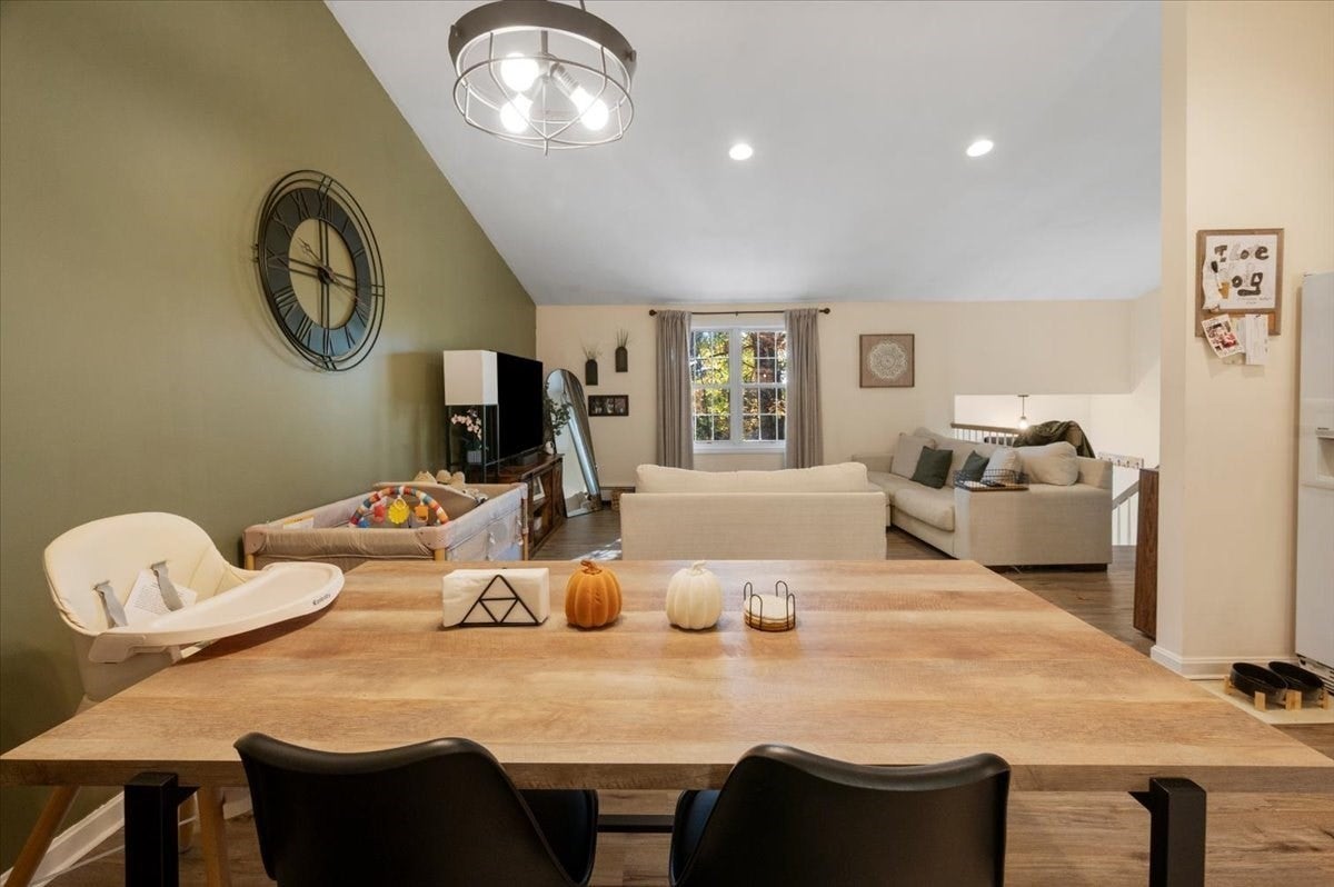 424 Dennison Dr, Southbridge, MA Photo #12