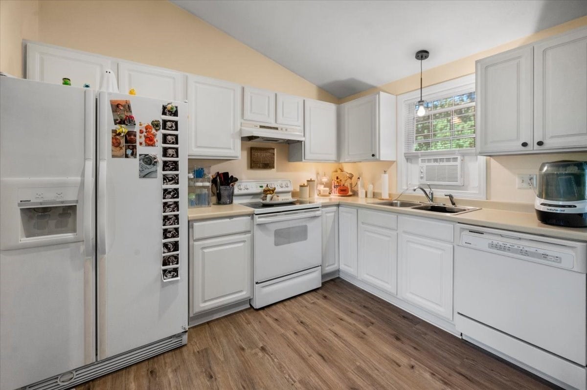 424 Dennison Dr, Southbridge, MA Photo #11
