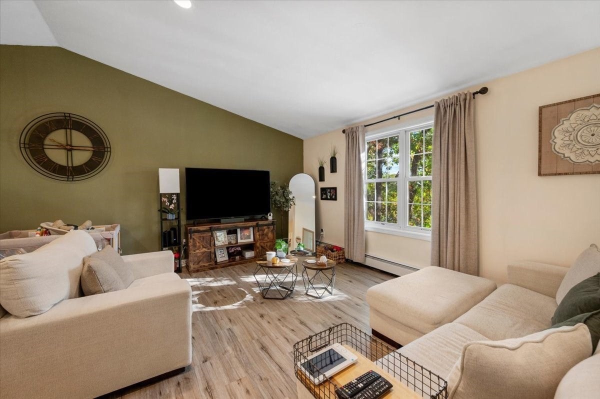 424 Dennison Dr, Southbridge, MA Photo #3