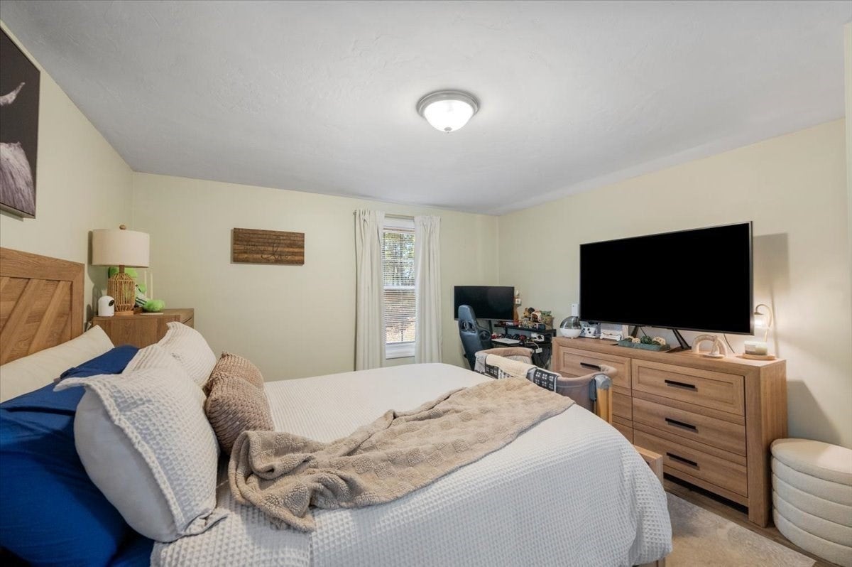 424 Dennison Dr, Southbridge, MA Photo #20