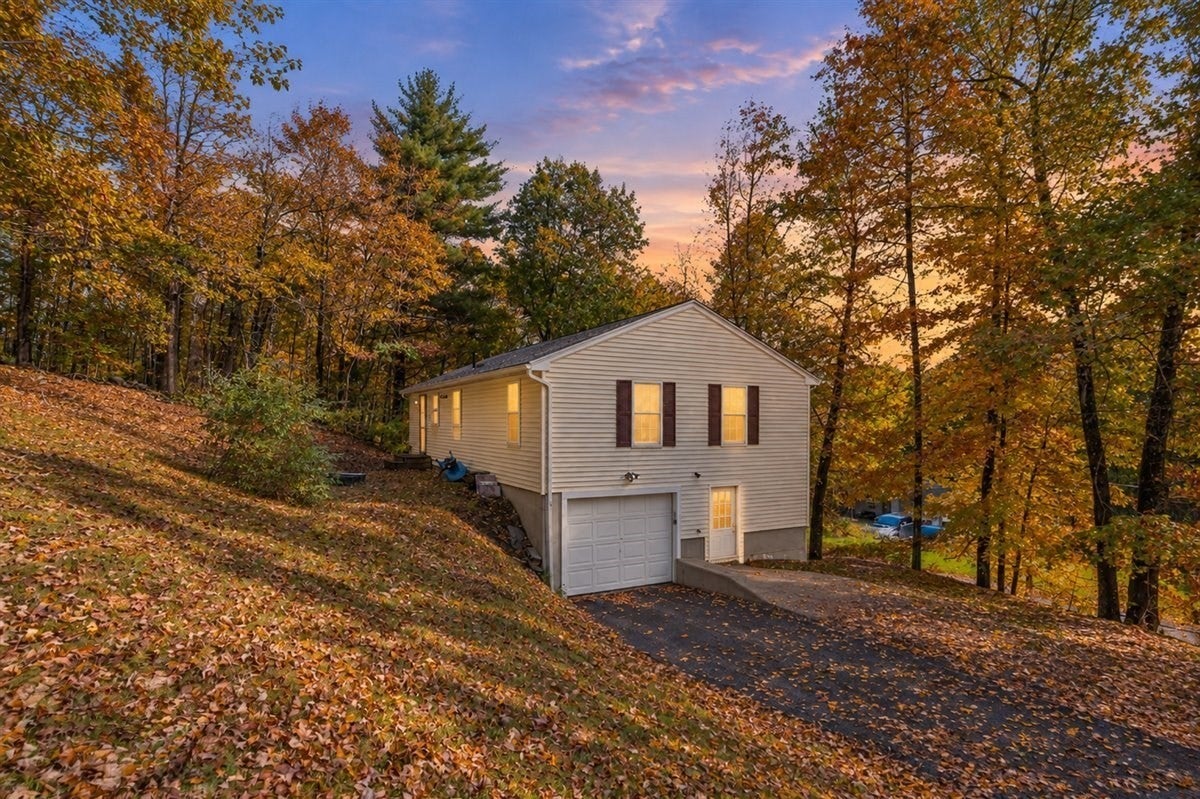 424 Dennison Dr, Southbridge, MA Photo #1