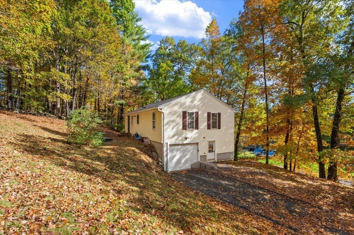 424 Dennison Dr, Southbridge, MA Photo #2