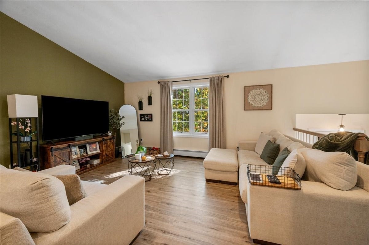 424 Dennison Dr, Southbridge, MA Photo #4