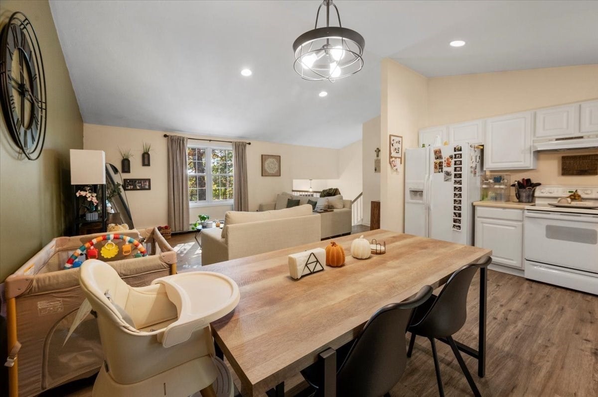 424 Dennison Dr, Southbridge, MA Photo #13