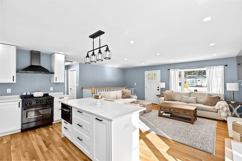 3 Oakland Square Pembroke MA 02359