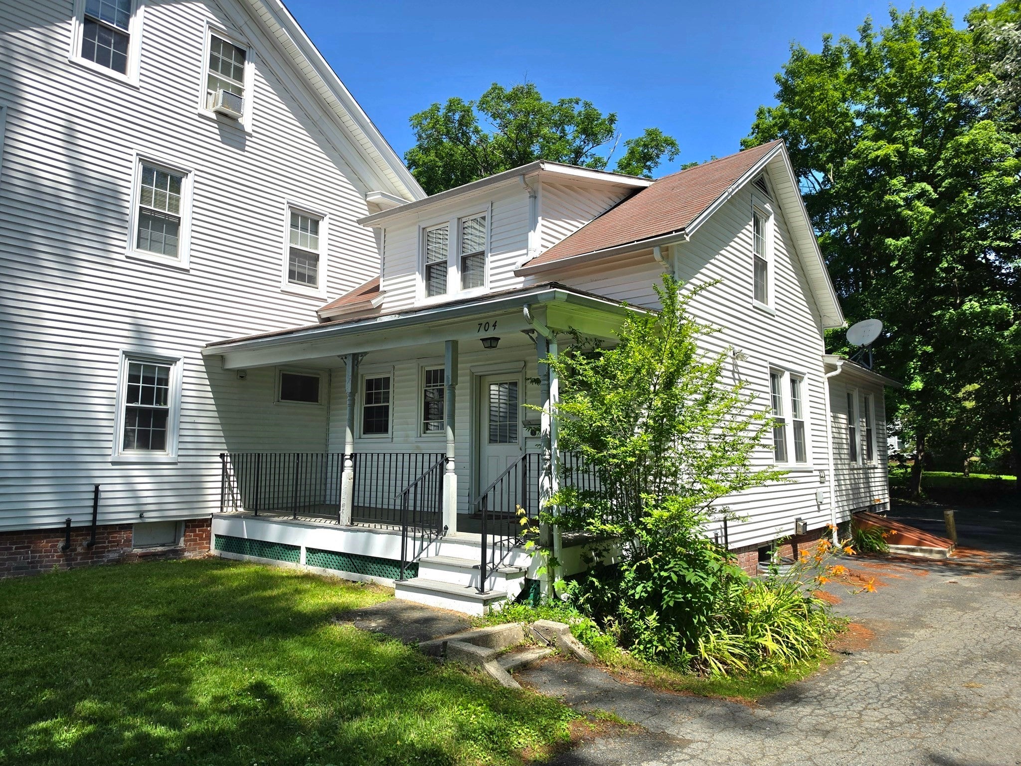 702-704 Main St